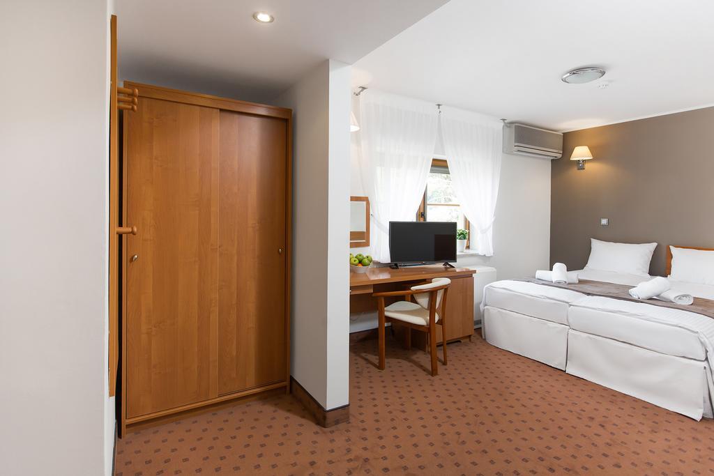 Hotel Debowa Gora Active & Spa Łąck Buitenkant foto