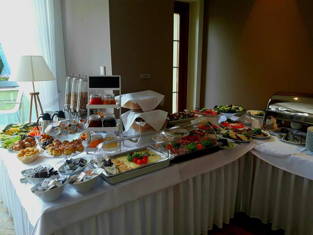 Hotel Debowa Gora Active & Spa Łąck Buitenkant foto